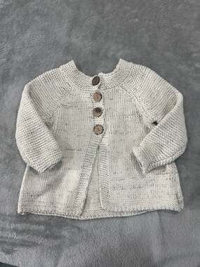 Pretty Girl Girls Beige Knit Cardigan Sweater With Wooden Buttons Size 100
